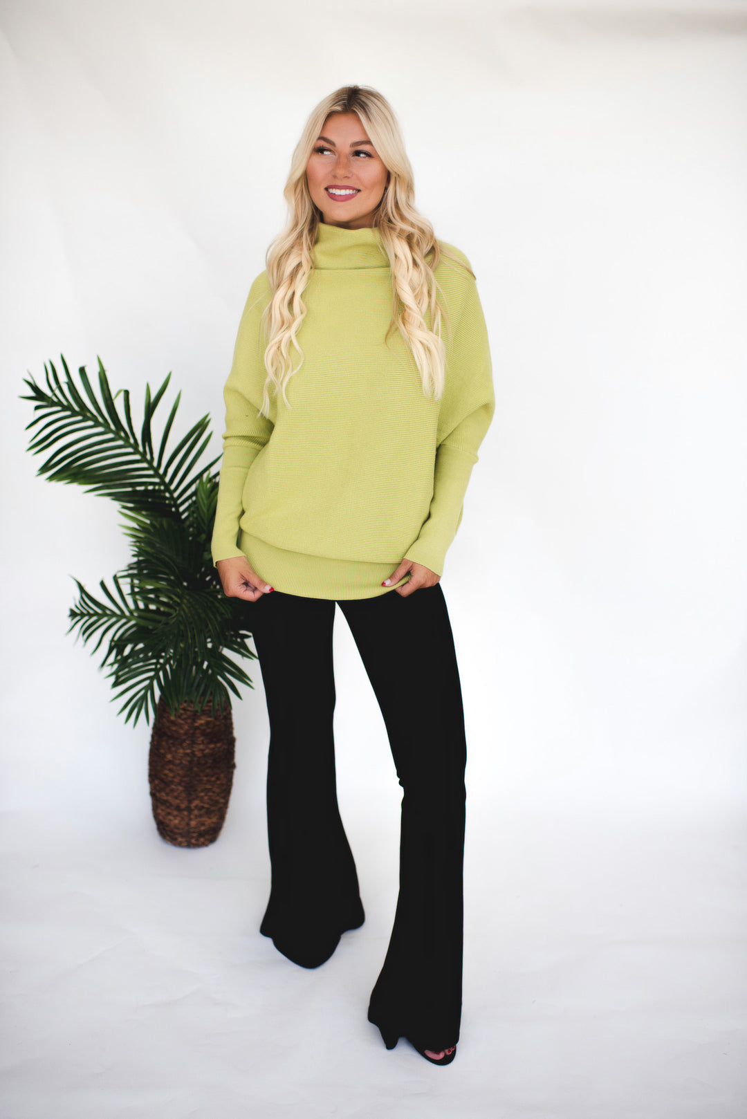 Loose Fit Turtleneck Sweater (Avocado)