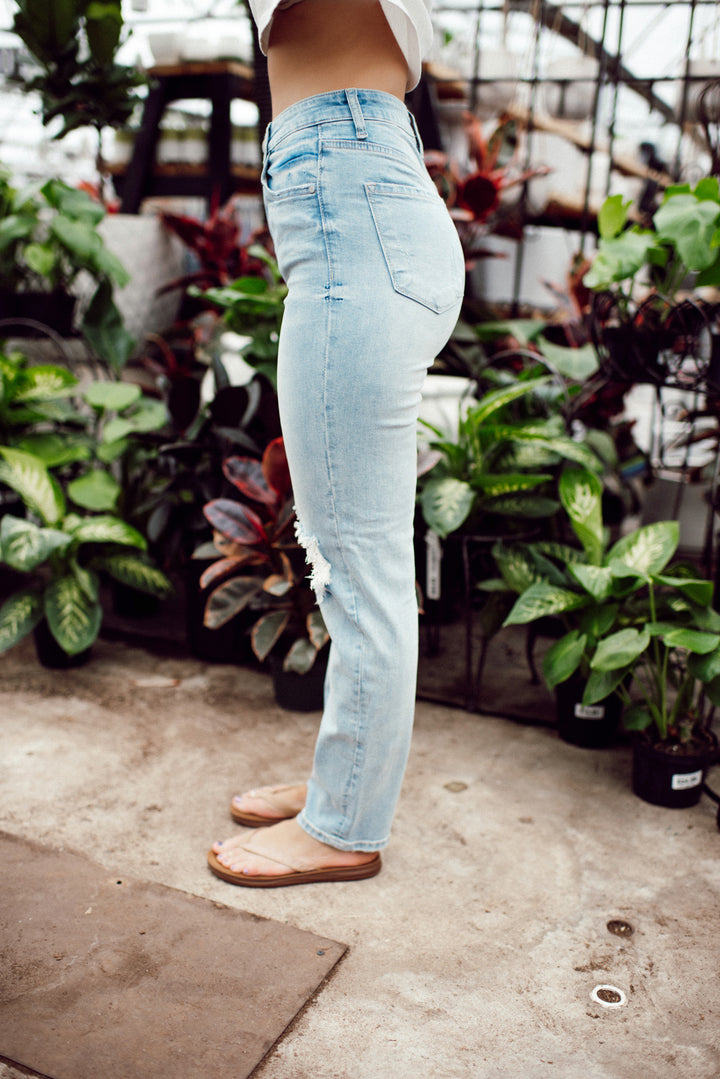 The Steph Mom Jeans (Light Wash)